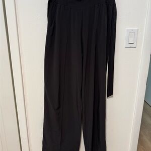 Lululemon Women’s Noir Paperbag Waist Wide Leg Pant Size 8 Black - Paint Spots